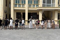 Bắt quả tang nhóm thanh niên 'bay lắc' trong phòng nhà nghỉ ở Hưng Yên