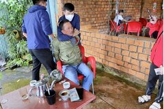 Khởi tố đối tượng đe dọa, ép thương lái nộp tiền khi thu mua sầu riêng