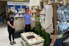 Khởi tố, bắt tạm giam chủ cửa hàng bán linh kiện điện thoại về tội 'buôn lậu'