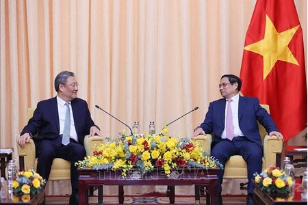 Thủ tướng Phạm Minh Chính tiếp Bộ trưởng Bộ Thương mại Trung Quốc
