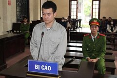 Trộm 42 chiếc điện thoại trị giá gần 1 tỷ đồng, cựu công an lãnh án tù