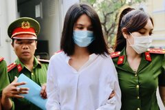 Hình ảnh đầu tiên của Ngọc Trinh tại phiên tòa sáng 2/2