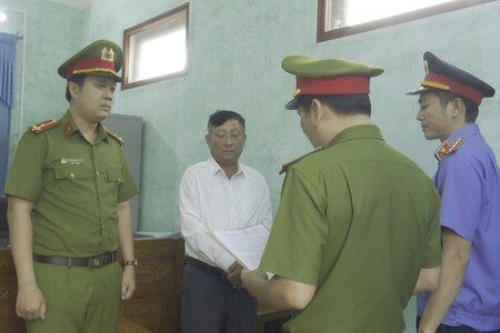 Nguyên Chủ tịch xã ở Quảng Bình bị bắt vì để cấp dưới tham ô tài sản