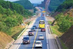 Đầu tư sớm nhất đối với các tuyến đường bộ cao tốc quy mô 2 làn xe