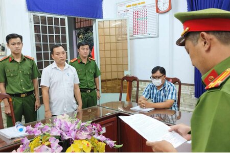 Khởi tố, bắt tạm giam giám đốc và nhân viên công ty thẩm tra gói thầu ở An Giang