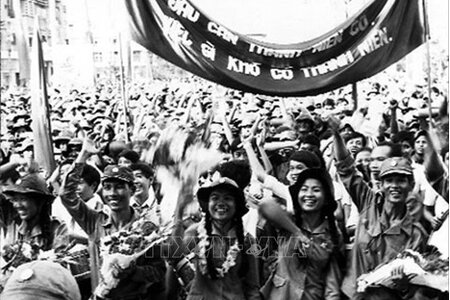 49 năm thống nhất đất nước: Khát vọng hòa bình trong trái tim người trẻ
