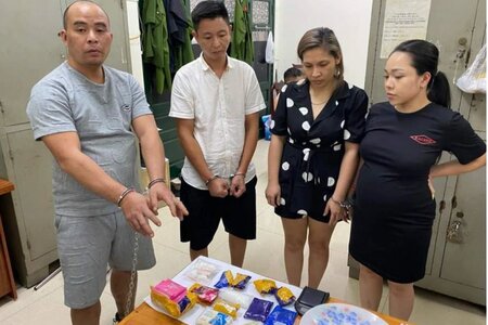 Bắt quả tang thai phụ 8 tháng đang sử dụng ma túy ở Hà Nội