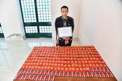 Bắt đối tượng vận chuyển 260 bịch 'nước vui' từ Campuchia về Việt Nam
