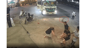 Nhóm thanh niên dùng hung khí tấn công nhân viên cây xăng ở Bình Dương
