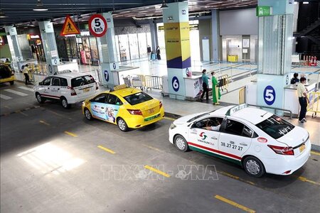Hỗ trợ doanh nghiệp kinh doanh taxi chuyển đổi sang xe điện