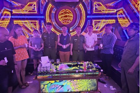 Khởi tố 6 đối tượng tổ chức tiệc sinh nhật bằng ma túy trong quán karaoke