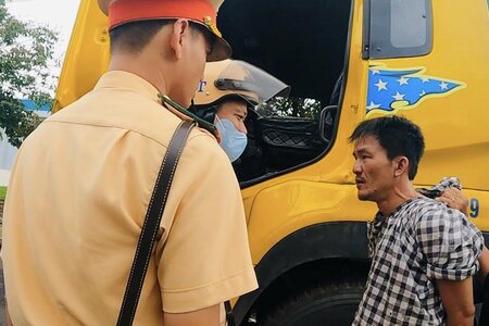 Tạm giữ hình sự đối tượng dùng hung khí tấn công CSGT tại Đồng Nai