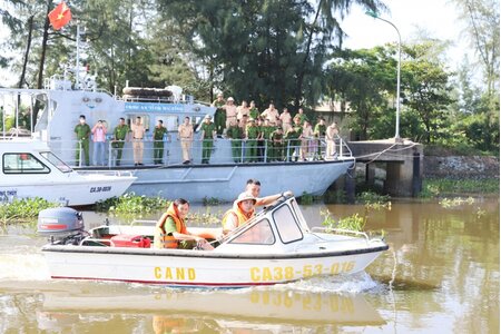 Hoàn thiện cơ sở pháp lý về tổ chức, sắp xếp định biên thuyền viên trên phương tiện thủy CAND