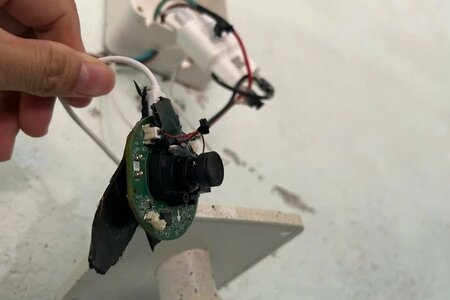 Phát hiện thiết bị nghi camera trong phòng tắm của nữ sinh viên ở Đắk Lắk