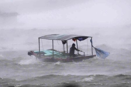 Đất nước bên bờ sóng