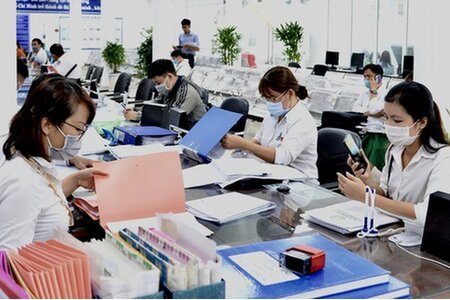 Sau tăng lương, cán bộ, công chức Hà Nội sẽ được tăng thêm thu nhập từ 2025