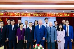 Góp sức vào thế trận đối ngoại vững chắc, bảo vệ lợi ích quốc gia - dân tộc