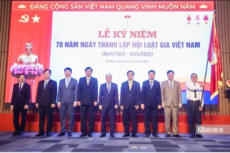 Hội Luật gia Việt Nam đón nhận Huân chương Lao động hạng Nhất