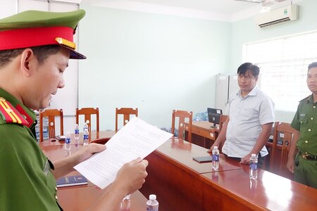 Bắt nguyên Giám đốc Trung tâm Giáo dục nghề nghiệp - Giáo dục thường xuyên ở An Giang