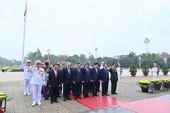 Lãnh đạo Đảng, Nhà nước vào Lăng viếng Chủ tịch Hồ Chí Minh nhân kỷ niệm 50 năm Ngày Giải phóng miền Nam, thống nhất đất nước