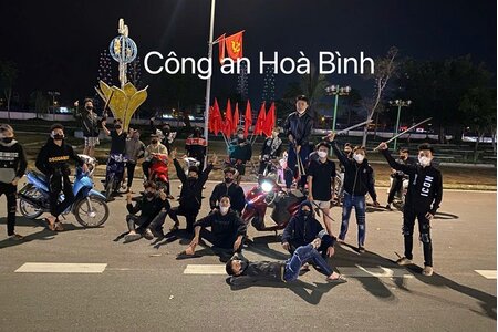Khởi tố 17 thanh niên mang hung khí tụ tập, đua xe trái phép