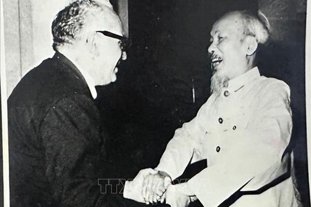 Hình ảnh Chủ tịch Hồ Chí Minh trong trái tim bạn bè quốc tế