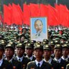 Bác vẫn cùng chúng cháu hành quân