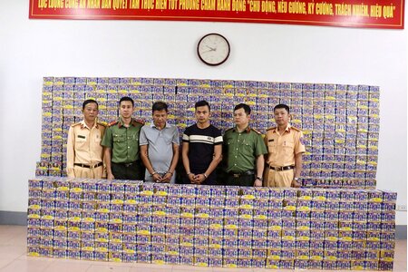 Nghệ An: Bắt giữ 2 đối tượng buôn bán pháo nổ xuyên quốc gia