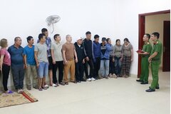 Triệt xóa 'ổ nhóm' đánh bạc trong rừng với nhiều đối tượng có tiền án