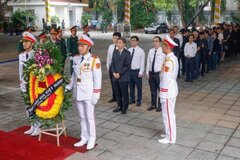 Đoàn đại biểu Hội Luật gia Việt Nam viếng nguyên Chủ tịch nước Trần Đức Lương