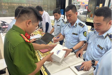 Phát hiện nhiều kính mắt có dấu hiệu giả mạo nhãn hiệu ở Thanh Hóa