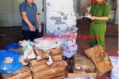 Phát hiện vụ vận chuyển gần 2,5 tấn thực phẩm không rõ nguồn gốc, xuất xứ