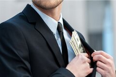 Lợi dụng chức vụ, quyền hạn lập chứng từ khống để rút tiền ngân sách phạm tội gì?