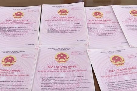 Tạm giữ đối tượng dùng sổ đỏ giả bán đất rồi chiếm đoạt 8 tỷ đồng