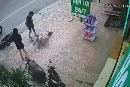Công an vào cuộc vụ nam thanh niên hành hung dã man 2 cô gái ở Bắc Giang