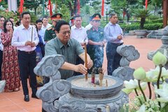Thủ tướng tưởng nhớ, tri ân Chủ tịch Hồ Chí Minh và các Anh hùng liệt sĩ, người có công