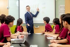 Từ 25/9 áp dụng quy định mới về dạy và học bằng tiếng nước ngoài