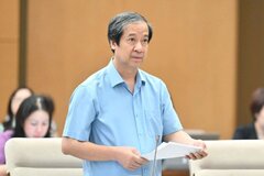 Đề nghị nghiên cứu từng bước miễn phí sách giáo khoa cho học sinh