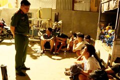 Triệt phá đường dây mua bán 'khí cười' liên tỉnh, tạm giữ 18 đối tượng