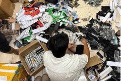 Hà Nội: Triệt phá đường dây buôn bán vũ khí, công cụ hỗ trợ trên mạng