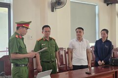 Khởi tố 2 đối tượng về tội giả mạo trong công tác