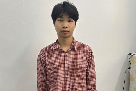 Bắt nam thanh niên rao bán mô hình nhưng giao gạch cho khách