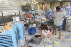 Dùng axit sản xuất giấm ăn giả, mỗi ngày tung ra thị trường hơn 1.000 lít