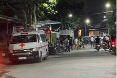 Hai vợ chồng tử vong bất thường trước cửa nhà trọ ở TP.HCM