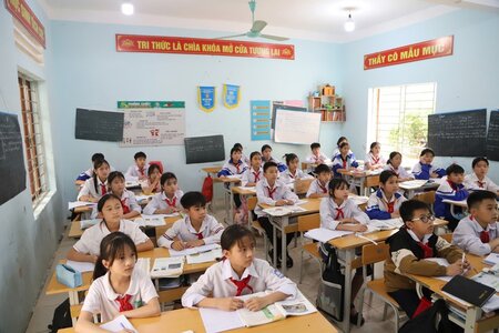 Bảo đảm mọi đối tượng thụ hưởng đều được tiếp cận kịp thời chính sách miễn học phí, hỗ trợ bữa ăn trưa