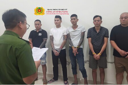 Tạm giữ nhóm đối tượng bắt giữ người trái pháp luật