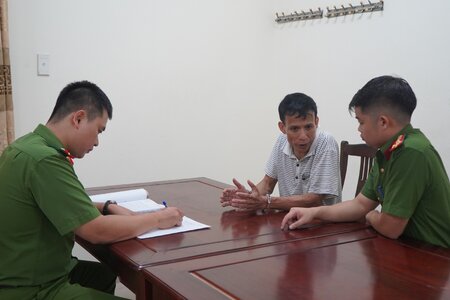 Bắt tạm giam 2 đối tượng xâm phạm lợi ích của Nhà nước