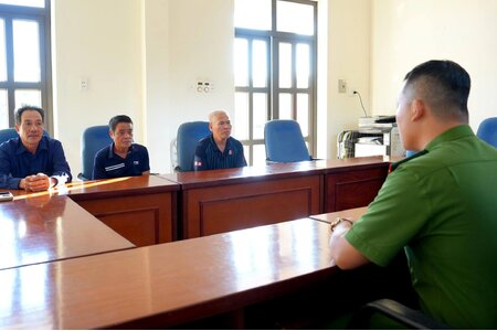 Khởi tố 3 bảo vệ dùng gậy đánh tài xế xe ôm trước sảnh bệnh viện