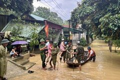 Thủ tướng yêu cầu huy động mọi lực lượng, phương tiện ứng phó với nguy cơ triều cường, ngập lụt, lũ quét, sạt lở đất sau bão số 10