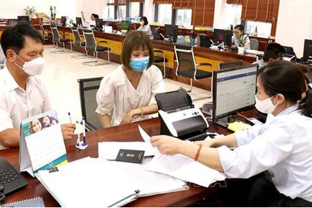 Quy định về tiêu chuẩn, điều kiện tiếp nhận vào làm công chức